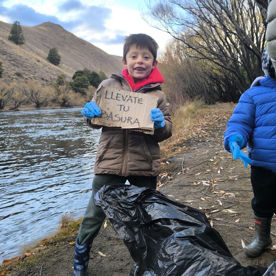 El “trofeo” del día.
“Catch of the day”
Muchas gracias a todos los que se sumaron nuevamente en esta Jornada de limpieza. Gran día dándole “una mano” a nuestro querido Limay. Enormemente agradecidos por el apoyo de de @parquenacionalnahuelhuapi @guardapescaandina @carlampozzi