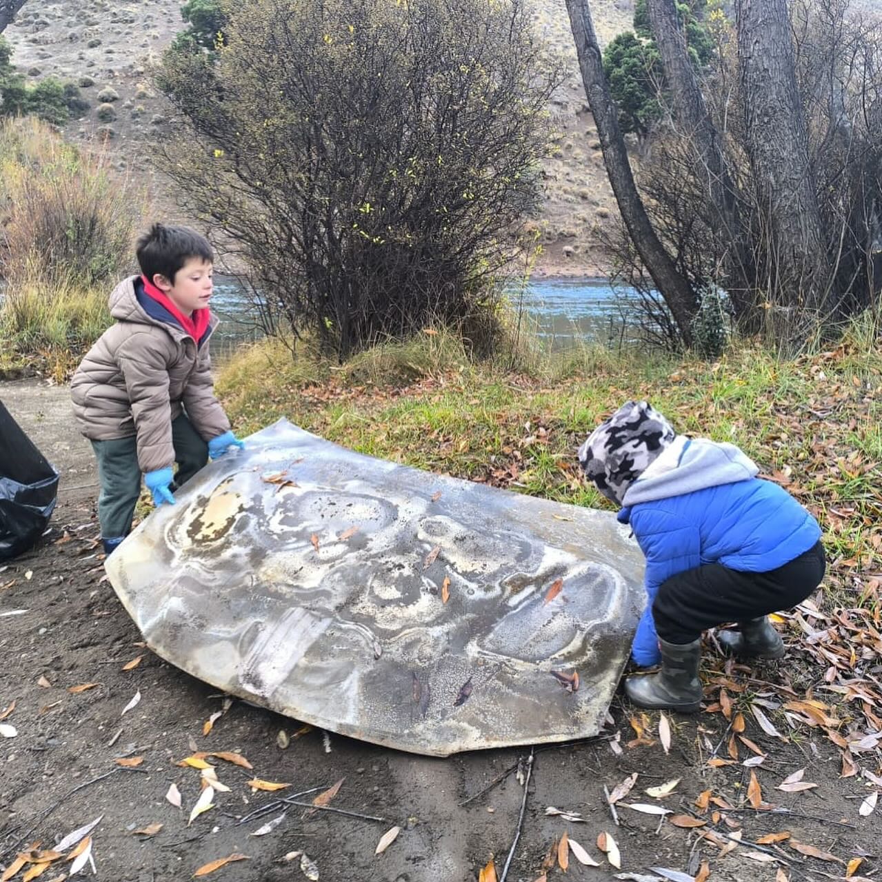 El “trofeo” del día.
“Catch of the day”
Muchas gracias a todos los que se sumaron nuevamente en esta Jornada de limpieza. Gran día dándole “una mano” a nuestro querido Limay. Enormemente agradecidos por el apoyo de de @parquenacionalnahuelhuapi @guardapescaandina @carlampozzi