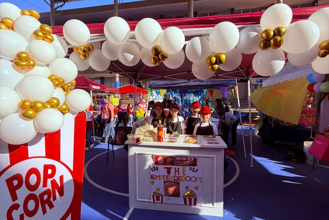 Feria de Emprendedores de Primaria con una Gran Causa. ¡Juntos sumamos mucho más!🤩
Les compartimos parte de lo vivido en la cuarta edición, en donde se busca desarrollar a nuestros alumnos como pequeños emprendedores y con su actividad y conocimientos aplicados, recolectar en beneficio de una noble causa. En esta ocasión todos trabajamos con todo el entusiasmo por Lana Martínez, una pequeña con diagnóstico de cardiopatía de comunicación interventricular. Gracias a todos por contribuir.
#Primaria #ActividadConCausa #EducandoEnValores #ColegioCatólico