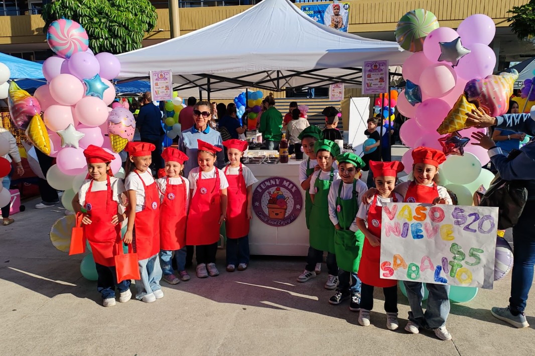 Feria de Emprendedores de Primaria con una Gran Causa. ¡Juntos sumamos mucho más!🤩
Les compartimos parte de lo vivido en la cuarta edición, en donde se busca desarrollar a nuestros alumnos como pequeños emprendedores y con su actividad y conocimientos aplicados, recolectar en beneficio de una noble causa. En esta ocasión todos trabajamos con todo el entusiasmo por Lana Martínez, una pequeña con diagnóstico de cardiopatía de comunicación interventricular. Gracias a todos por contribuir.
#Primaria #ActividadConCausa #EducandoEnValores #ColegioCatólico