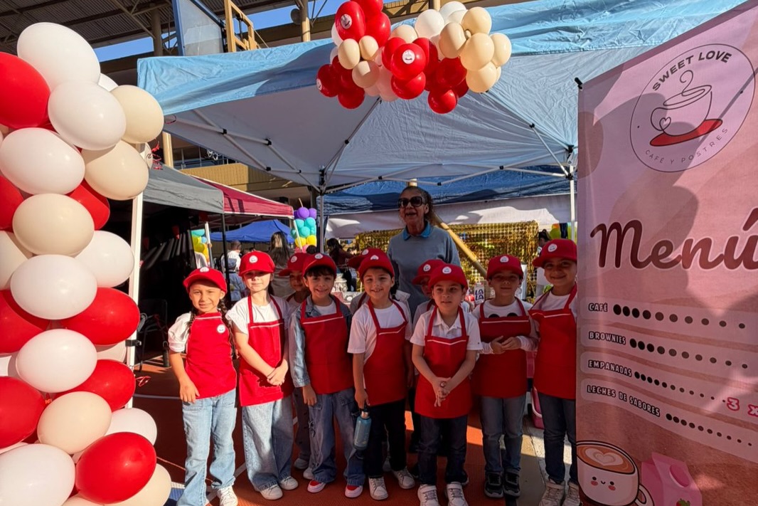 Feria de Emprendedores de Primaria con una Gran Causa. ¡Juntos sumamos mucho más!🤩
Les compartimos parte de lo vivido en la cuarta edición, en donde se busca desarrollar a nuestros alumnos como pequeños emprendedores y con su actividad y conocimientos aplicados, recolectar en beneficio de una noble causa. En esta ocasión todos trabajamos con todo el entusiasmo por Lana Martínez, una pequeña con diagnóstico de cardiopatía de comunicación interventricular. Gracias a todos por contribuir.
#Primaria #ActividadConCausa #EducandoEnValores #ColegioCatólico