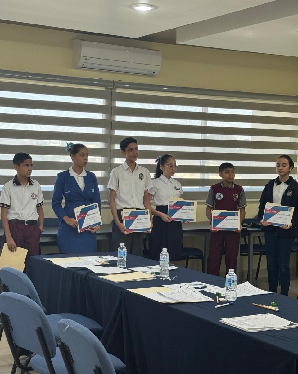 El jueves 26 de febrero se llevó a cabo el concurso de oratoria “Sentimiento Juarista” a nivel zona de las escuelas secundarias técnicas de la zona 10 de Tampico, en donde tuvimos el honor de ser sede.
Felicitamos el esfuerzo de nuestro alumno Roberto Torres Ceja que participó representando a nuestra sección.
#Secundaria #Oratoria #OrgulloFélix