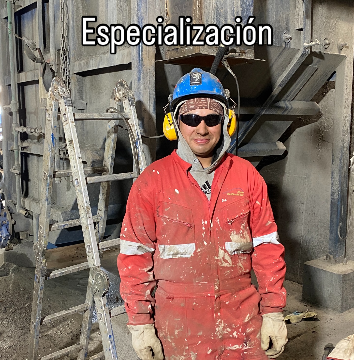 En el día del trabajador nuestra compañía quiere saludar a cada uno de ellos, por su compromiso, por su dedicación, porque su trabajo permite que Minera Pacífico del Sur sea una gran empresa para una gran región.
Un saludo afectuoso a cada uno de ellos, a sus familias, decirles que son nuestro principal capital que valoramos profundamente.