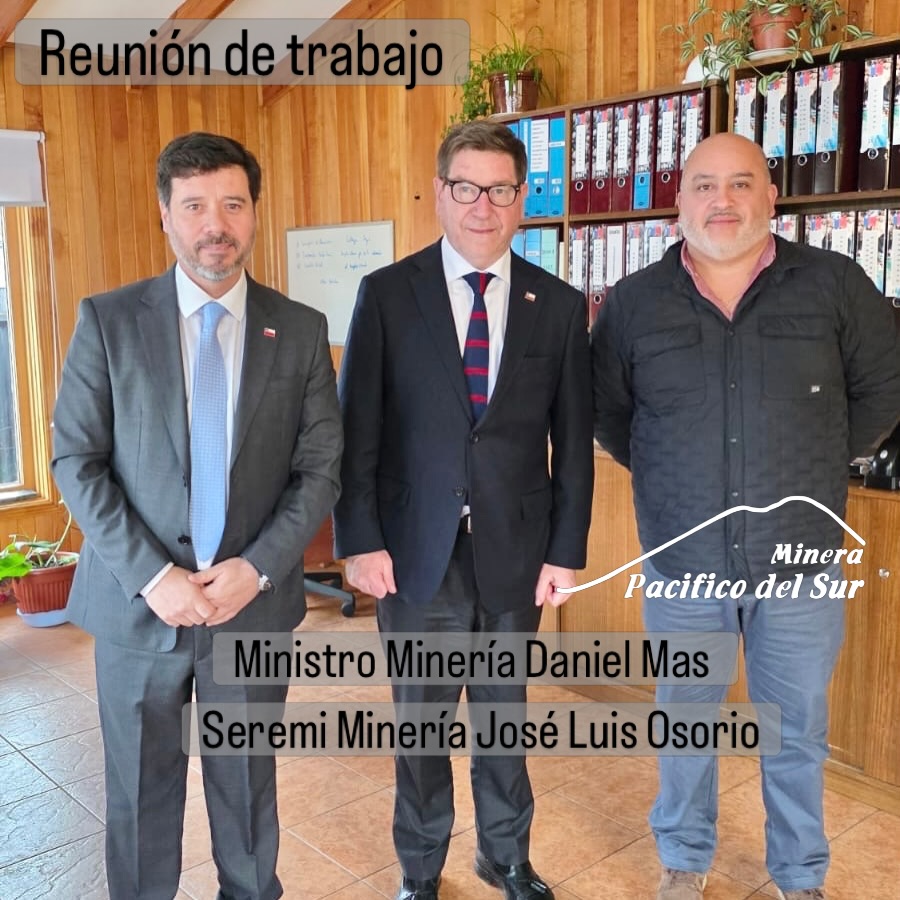 Una productiva reunión de trabajo sostuvieron nuestro Gerente General de Minera Pacífico del Sur, José Quiroga, junto al ministro de minería Daniel Mas y al Seremi de la cartera, Jose Luis Osorio.
La instancia permitió abordar y dar a conocer los proyectos presentes y futuros de la compañía, el aporte que esta realiza a la región, la absorción de mano de obra regional y el aporte tributario que esta realiza.
Sin duda una instancia que permite abordar temas importantes para el desarrollo de Aysén en beneficio de sus habitantes