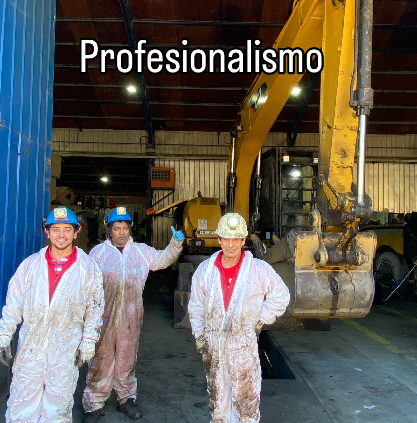 En el día del trabajador nuestra compañía quiere saludar a cada uno de ellos, por su compromiso, por su dedicación, porque su trabajo permite que Minera Pacífico del Sur sea una gran empresa para una gran región.
Un saludo afectuoso a cada uno de ellos, a sus familias, decirles que son nuestro principal capital que valoramos profundamente.