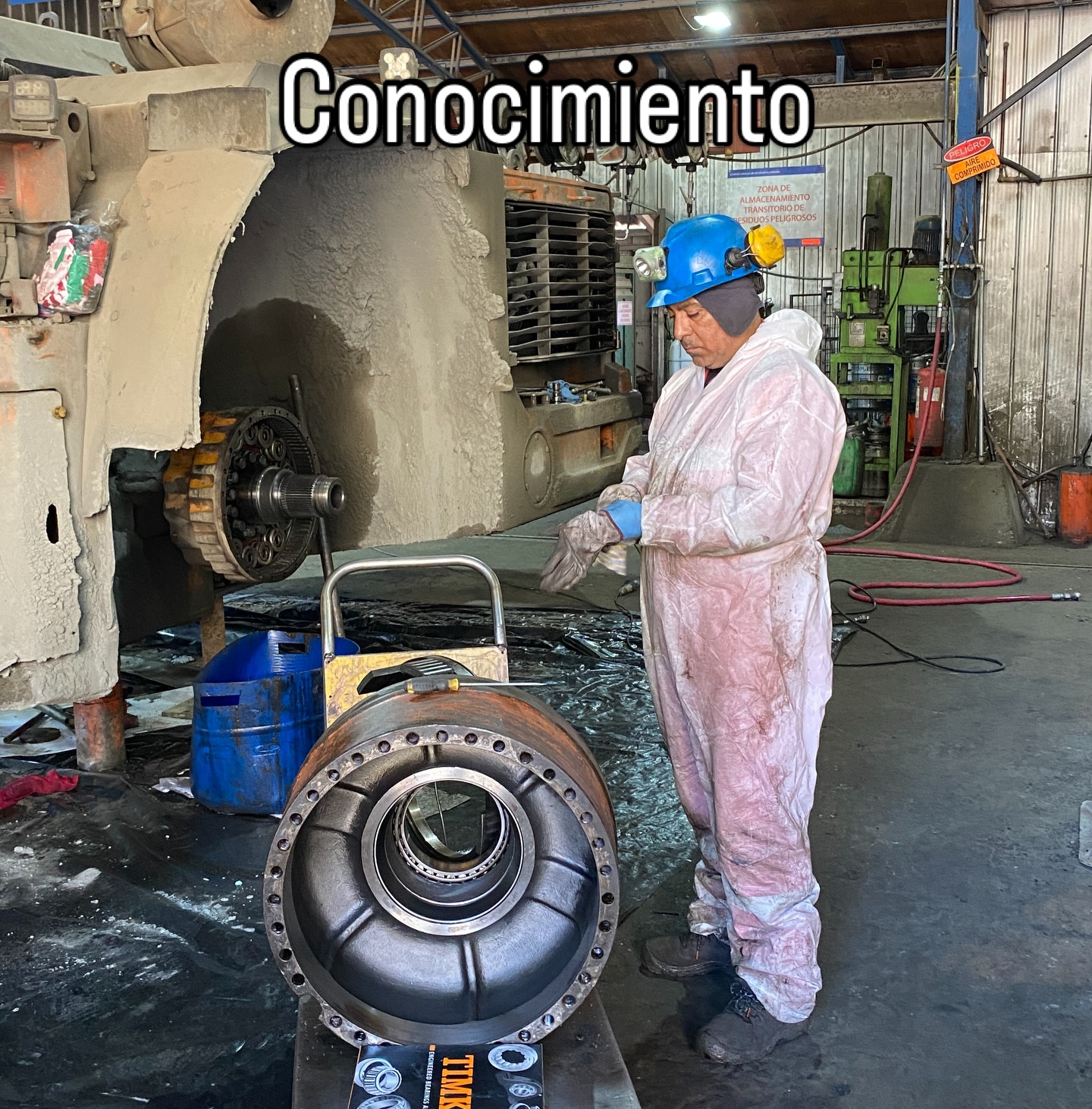 En el día del trabajador nuestra compañía quiere saludar a cada uno de ellos, por su compromiso, por su dedicación, porque su trabajo permite que Minera Pacífico del Sur sea una gran empresa para una gran región.
Un saludo afectuoso a cada uno de ellos, a sus familias, decirles que son nuestro principal capital que valoramos profundamente.